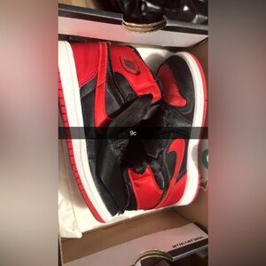 Gently used can send video if needed .No crease Most sipped off.New shoe strings